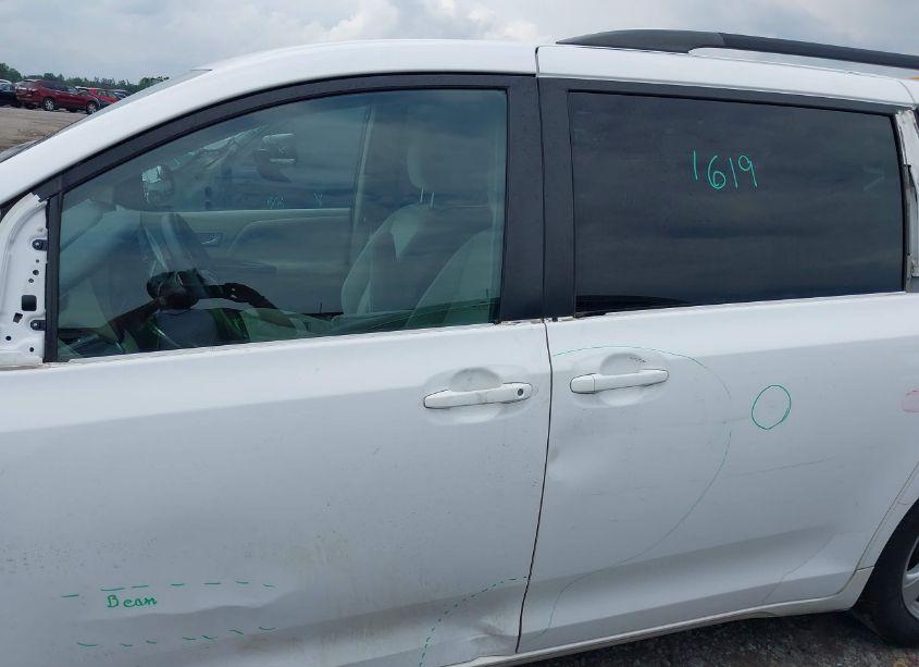 Photo 15 of 2015 Toyota Sienna LE 8 PASSENGER (VIN 5TDKK3DC9FS629688)