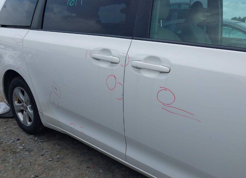 Photo 18 of 2015 Toyota Sienna LE 8 PASSENGER (VIN 5TDKK3DC9FS629688)