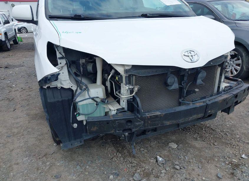 Photo 19 of 2015 Toyota Sienna LE 8 PASSENGER (VIN 5TDKK3DC9FS629688)
