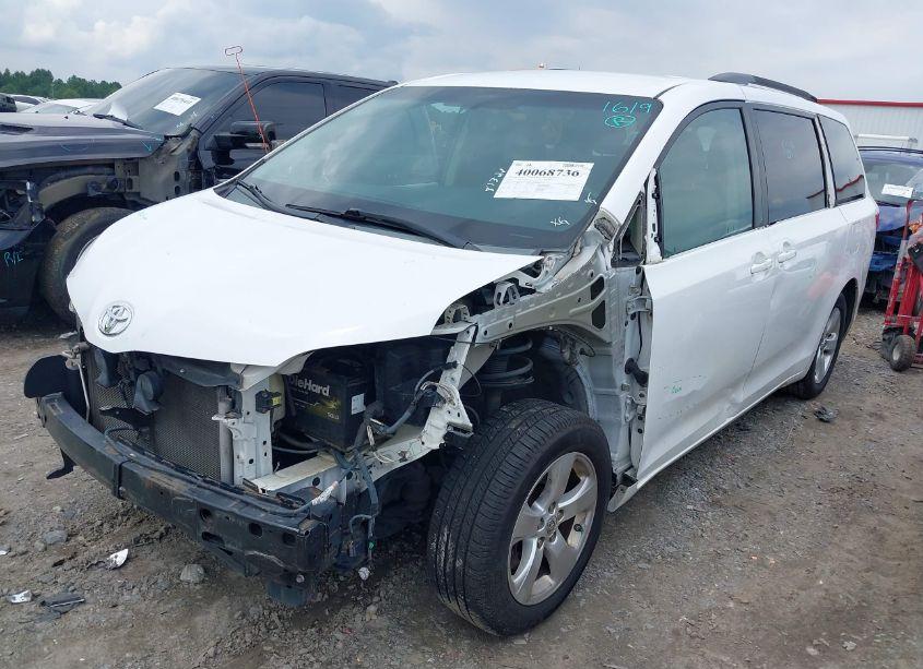 Photo 2 of 2015 Toyota Sienna LE 8 PASSENGER (VIN 5TDKK3DC9FS629688)