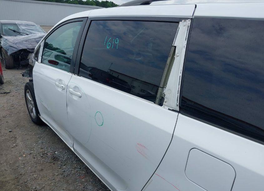 Photo 22 of 2015 Toyota Sienna LE 8 PASSENGER (VIN 5TDKK3DC9FS629688)