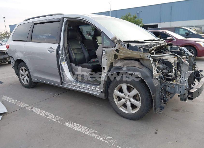 2015 Toyota Sienna LE 8 PASSENGER (VIN 5TDKK3DC9FS653778) main photo