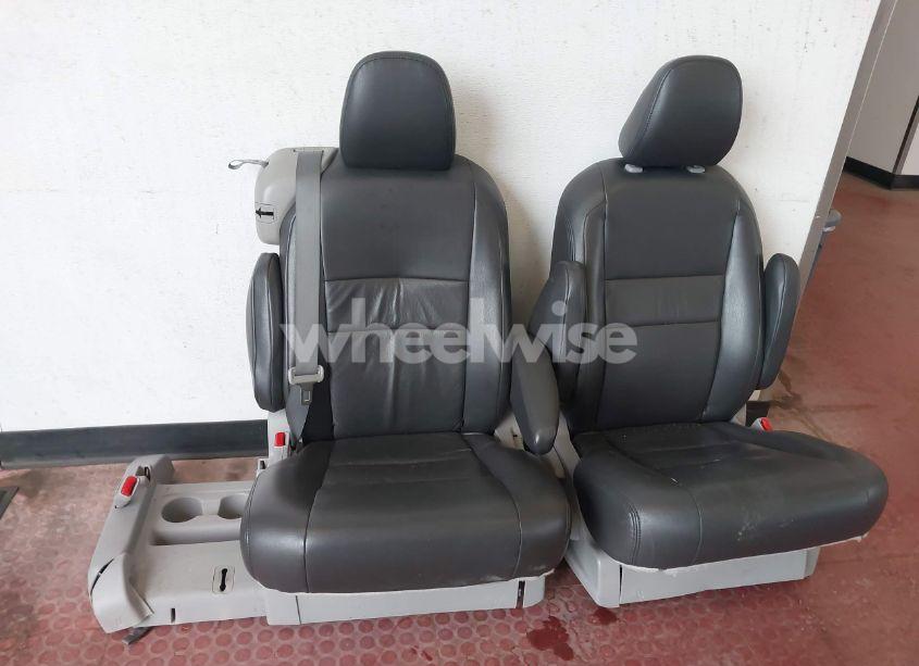 Photo 19 of 2015 Toyota Sienna LE 8 PASSENGER (VIN 5TDKK3DC9FS653778)