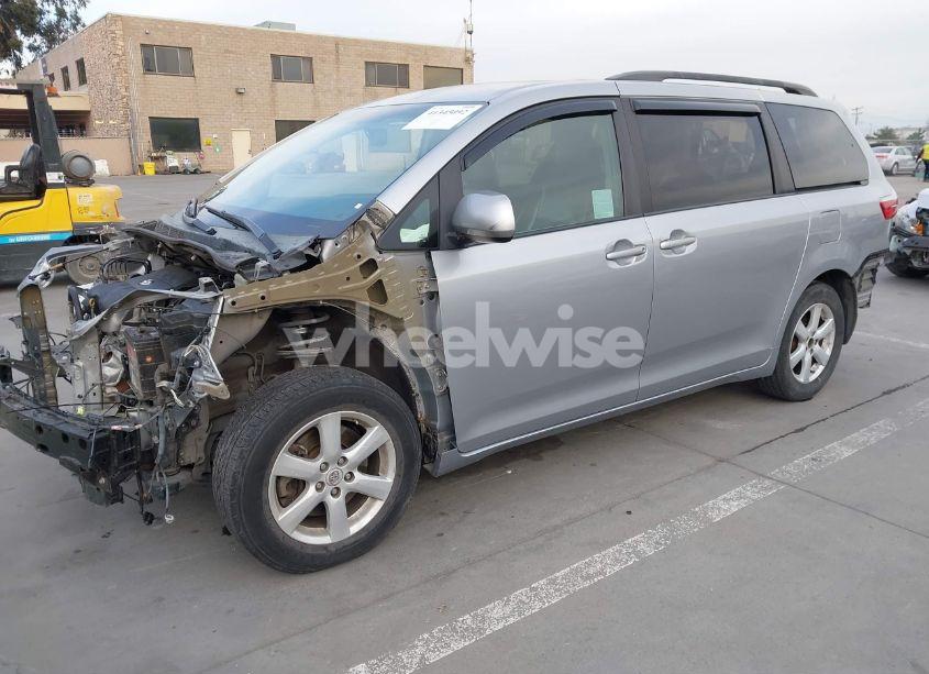 Photo 2 of 2015 Toyota Sienna LE 8 PASSENGER (VIN 5TDKK3DC9FS653778)