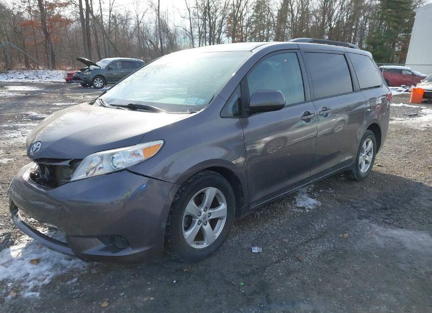 Photo 2 of 2015 Toyota Sienna LE 8 PASSENGER (VIN 5TDKK3DC9FS670189)