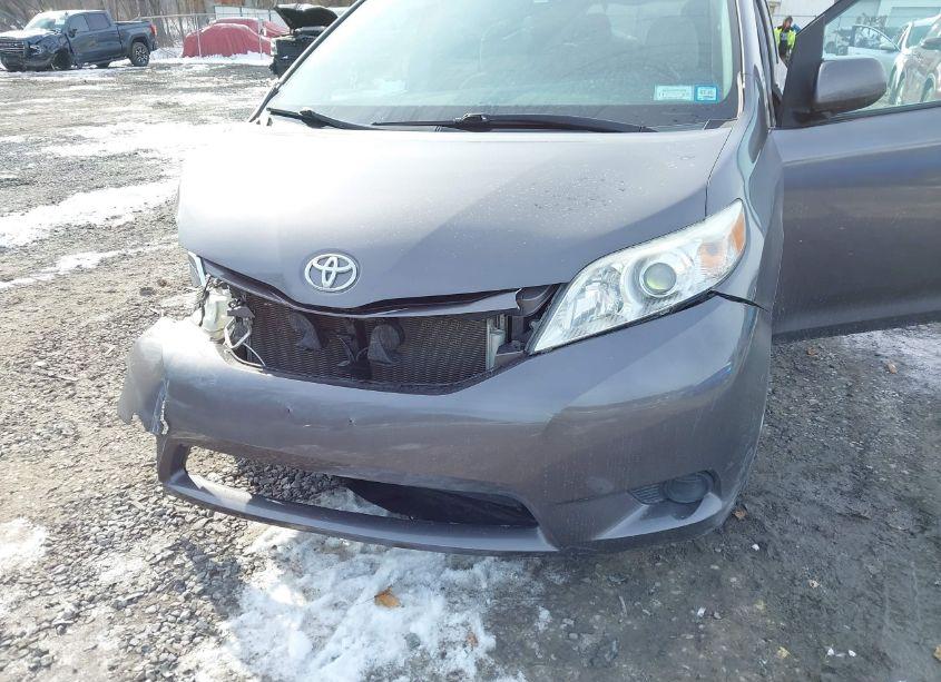 Photo 6 of 2015 Toyota Sienna LE 8 PASSENGER (VIN 5TDKK3DC9FS670189)