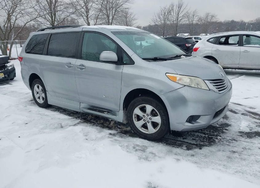 2016 Toyota Sienna LE 7 PASSENGER (VIN 5TDKK3DC9GS754403) main photo