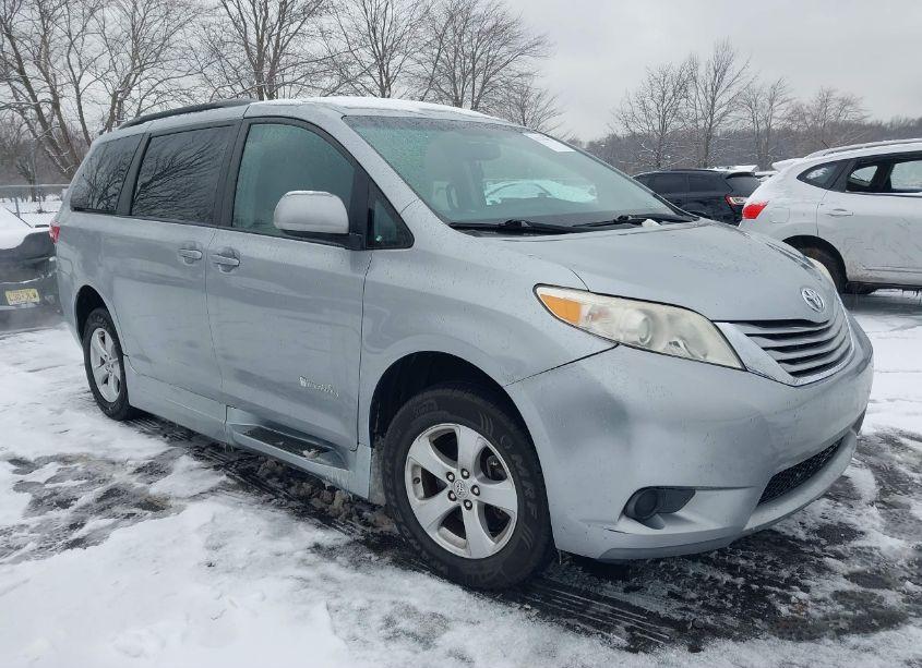 Photo 12 of 2016 Toyota Sienna LE 7 PASSENGER (VIN 5TDKK3DC9GS754403)