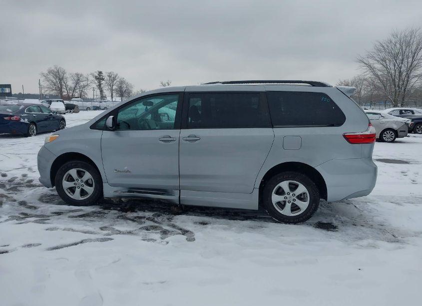 Photo 15 of 2016 Toyota Sienna LE 7 PASSENGER (VIN 5TDKK3DC9GS754403)