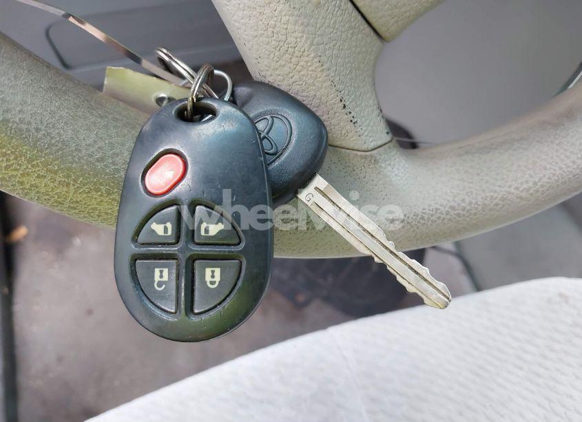 Photo 11 of 2011 Toyota Sienna LE V6 (VIN 5TDKK3DCXBS008714)