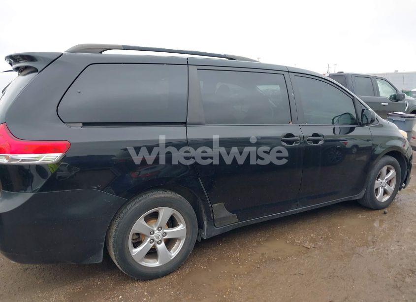 Photo 13 of 2011 Toyota Sienna LE V6 (VIN 5TDKK3DCXBS008714)