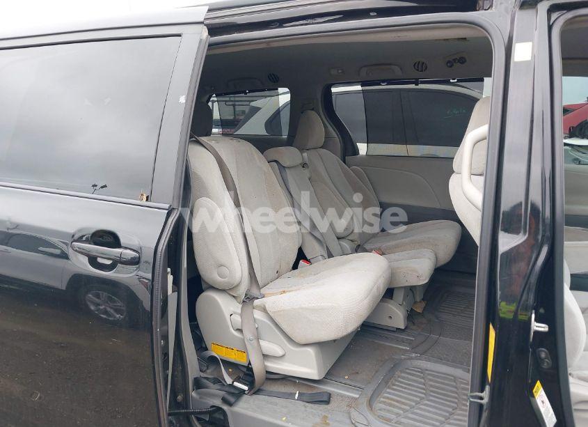 Photo 8 of 2011 Toyota Sienna LE V6 (VIN 5TDKK3DCXBS008714)