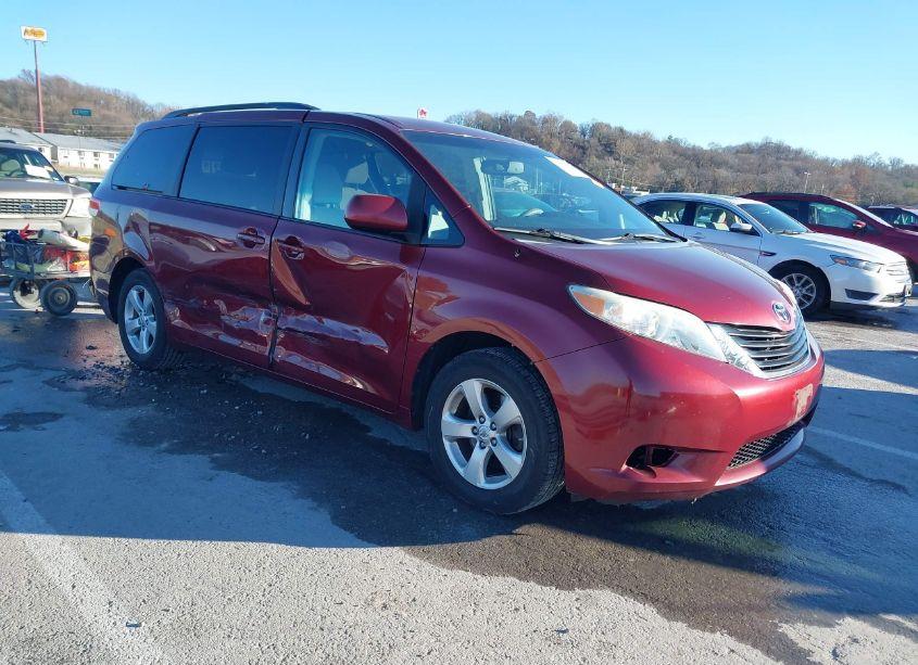 2011 Toyota Sienna LE V6 (VIN 5TDKK3DCXBS023407) main photo
