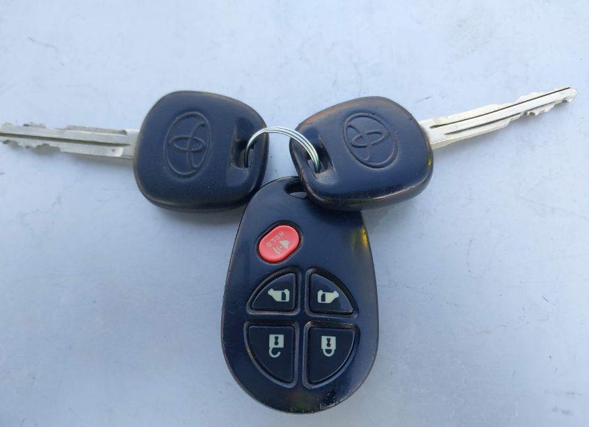 Photo 11 of 2011 Toyota Sienna LE V6 (VIN 5TDKK3DCXBS023407)