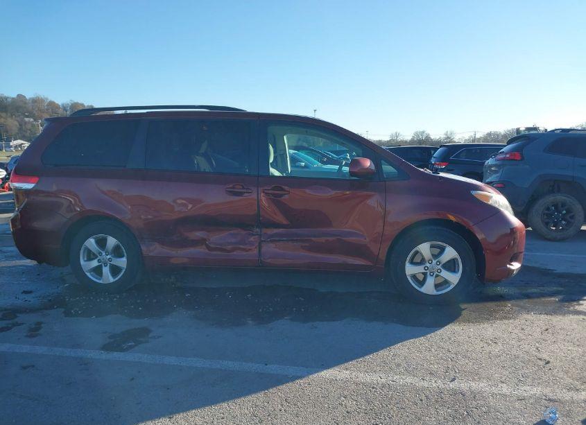 Photo 13 of 2011 Toyota Sienna LE V6 (VIN 5TDKK3DCXBS023407)