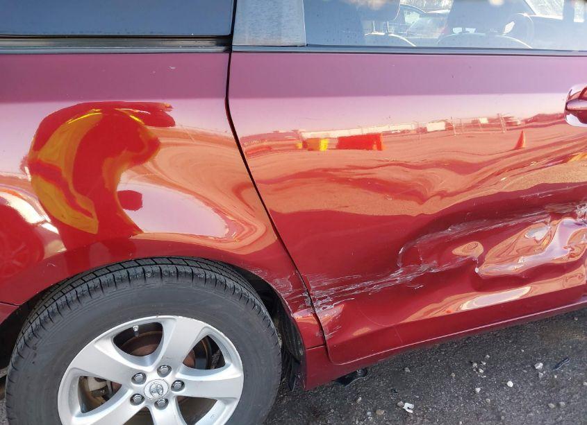 Photo 17 of 2011 Toyota Sienna LE V6 (VIN 5TDKK3DCXBS023407)