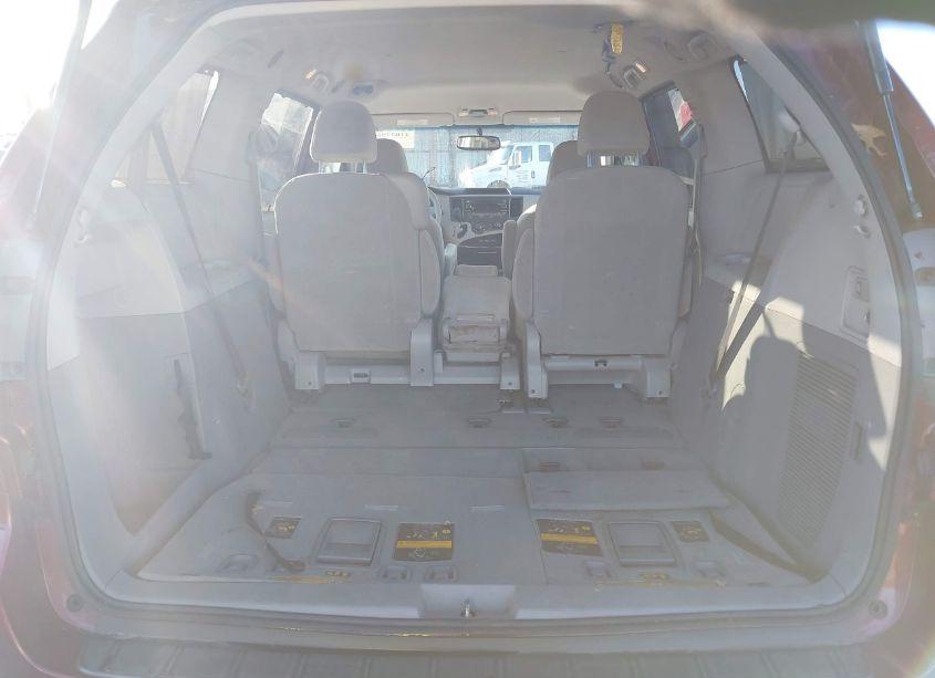 Photo 18 of 2011 Toyota Sienna LE V6 (VIN 5TDKK3DCXBS023407)