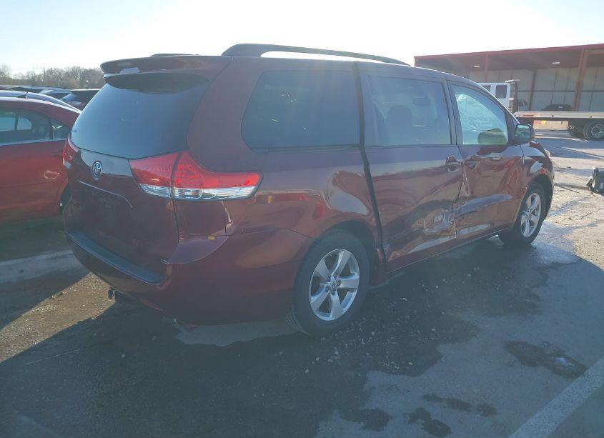 Photo 4 of 2011 Toyota Sienna LE V6 (VIN 5TDKK3DCXBS023407)