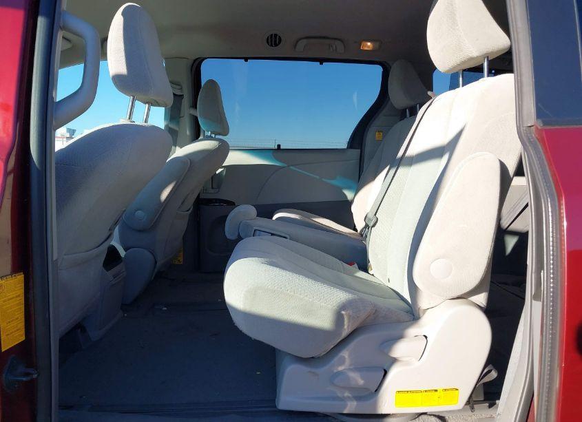 Photo 8 of 2011 Toyota Sienna LE V6 (VIN 5TDKK3DCXBS023407)