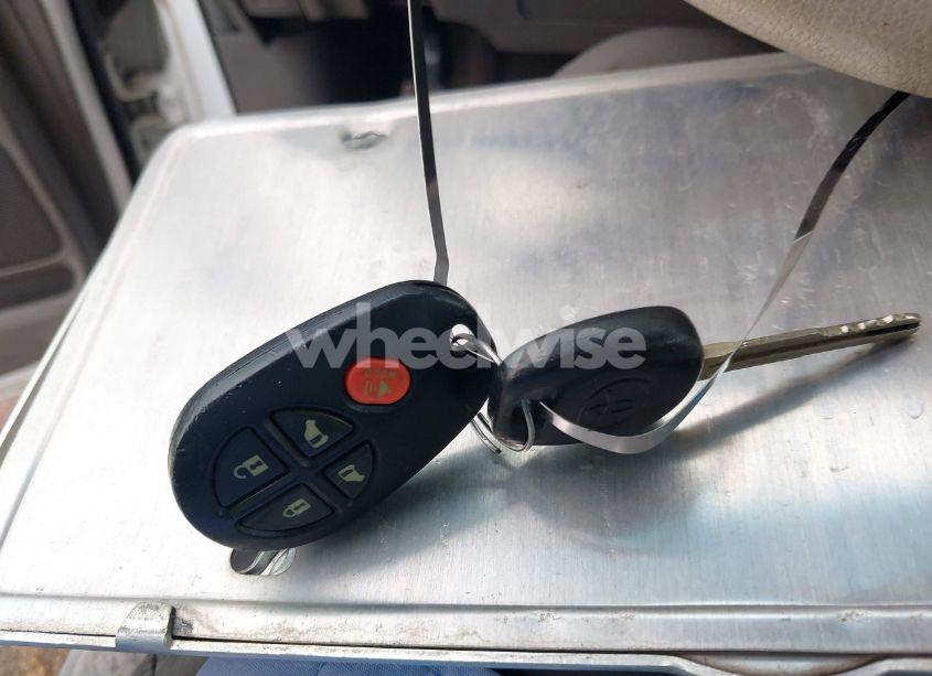 Photo 11 of 2011 Toyota Sienna LE V6 (VIN 5TDKK3DCXBS055354)