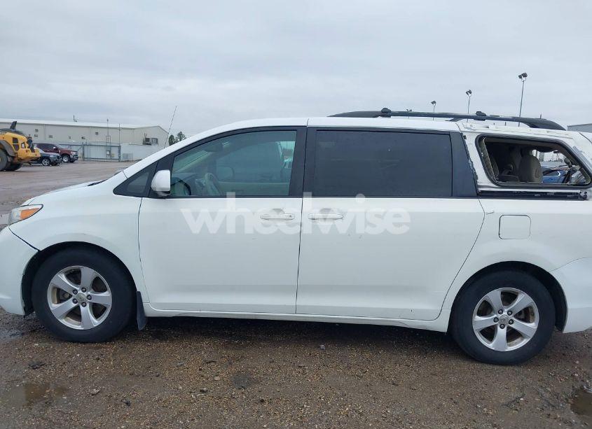 Photo 14 of 2011 Toyota Sienna LE V6 (VIN 5TDKK3DCXBS055354)