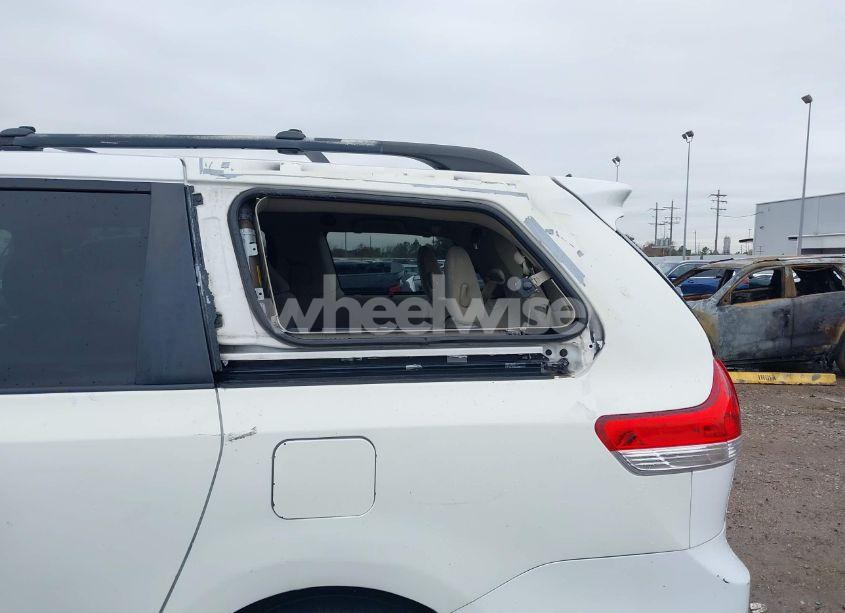 Photo 18 of 2011 Toyota Sienna LE V6 (VIN 5TDKK3DCXBS055354)