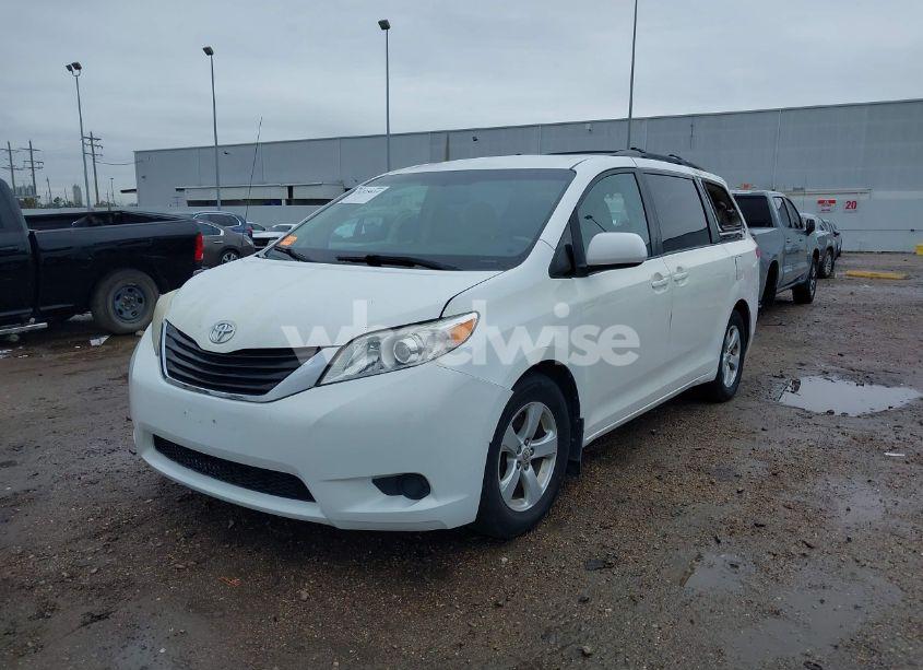 Photo 2 of 2011 Toyota Sienna LE V6 (VIN 5TDKK3DCXBS055354)