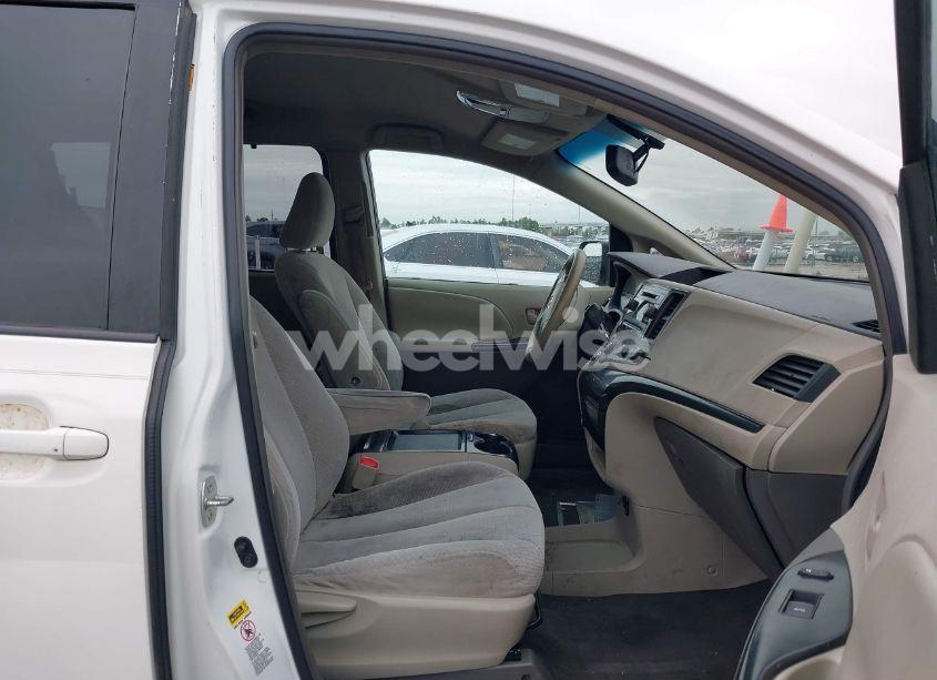 Photo 5 of 2011 Toyota Sienna LE V6 (VIN 5TDKK3DCXBS055354)