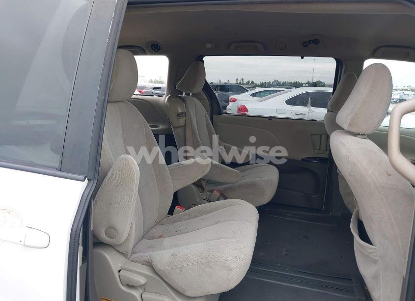 Photo 8 of 2011 Toyota Sienna LE V6 (VIN 5TDKK3DCXBS055354)