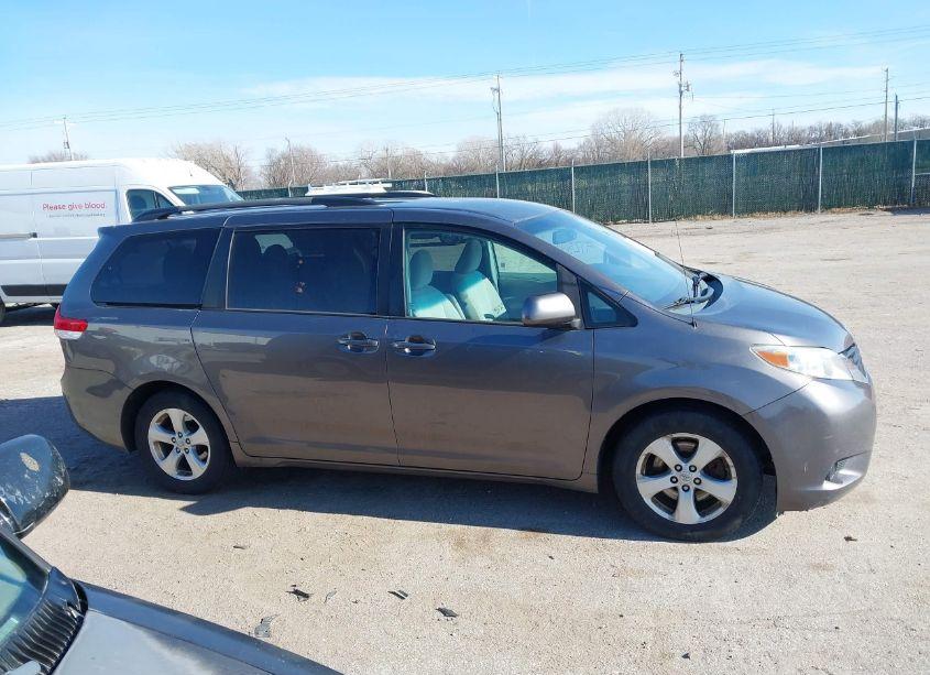 Photo 13 of 2011 Toyota Sienna LE V6 (VIN 5TDKK3DCXBS082053)