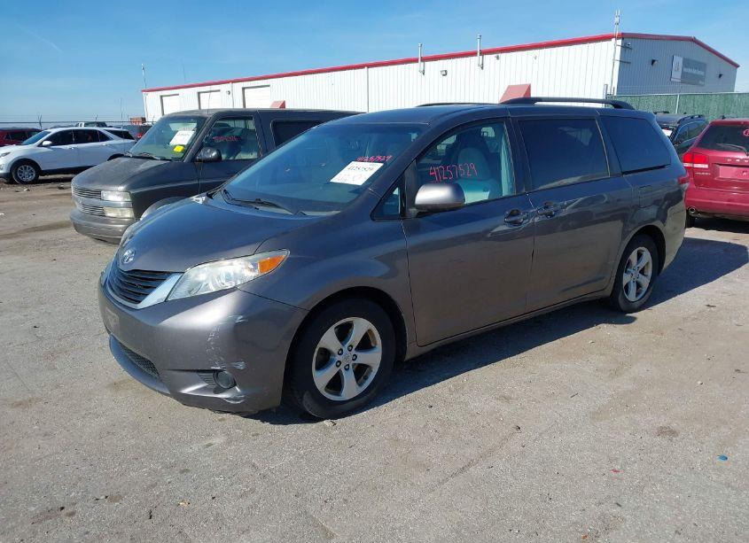 Photo 2 of 2011 Toyota Sienna LE V6 (VIN 5TDKK3DCXBS082053)