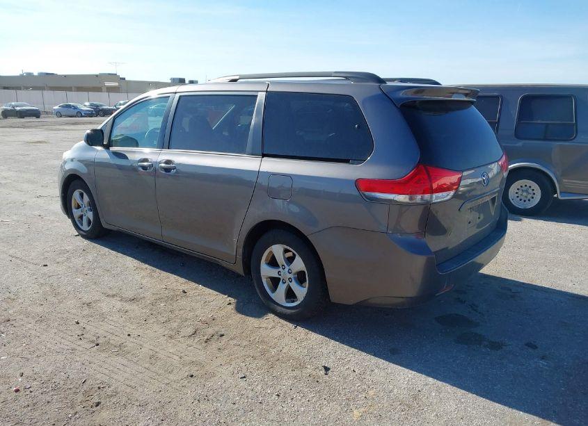 Photo 3 of 2011 Toyota Sienna LE V6 (VIN 5TDKK3DCXBS082053)