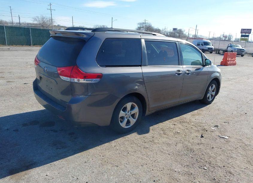 Photo 4 of 2011 Toyota Sienna LE V6 (VIN 5TDKK3DCXBS082053)