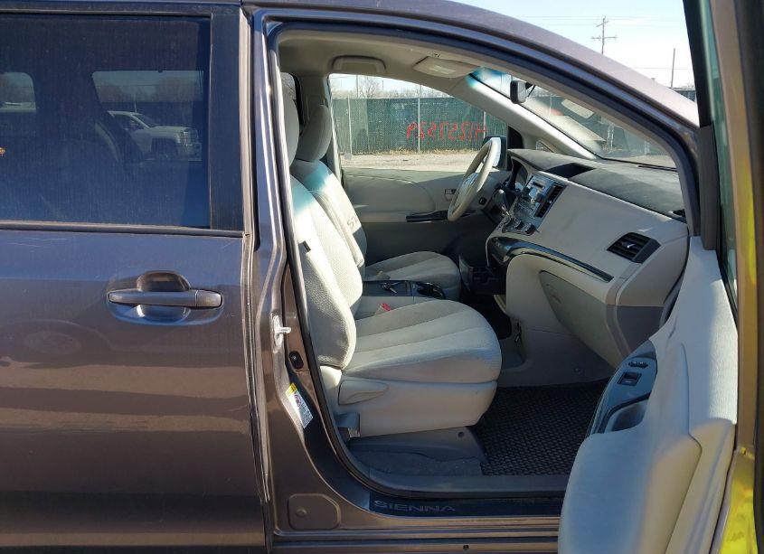 Photo 5 of 2011 Toyota Sienna LE V6 (VIN 5TDKK3DCXBS082053)