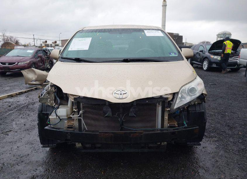 Photo 13 of 2011 Toyota Sienna LE V6 (VIN 5TDKK3DCXBS096325)