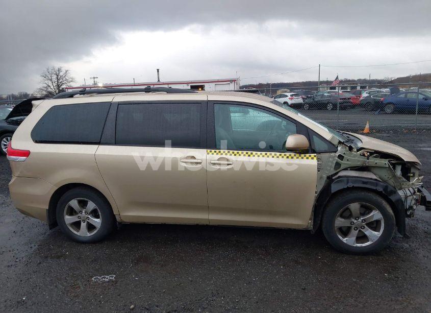 Photo 14 of 2011 Toyota Sienna LE V6 (VIN 5TDKK3DCXBS096325)