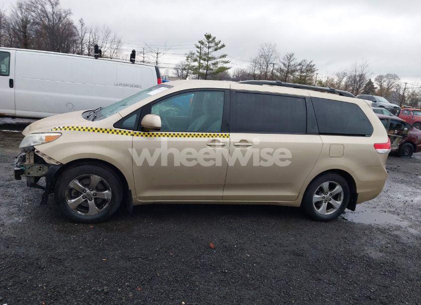 Photo 15 of 2011 Toyota Sienna LE V6 (VIN 5TDKK3DCXBS096325)