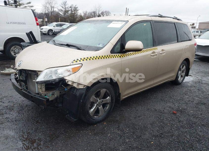 Photo 2 of 2011 Toyota Sienna LE V6 (VIN 5TDKK3DCXBS096325)