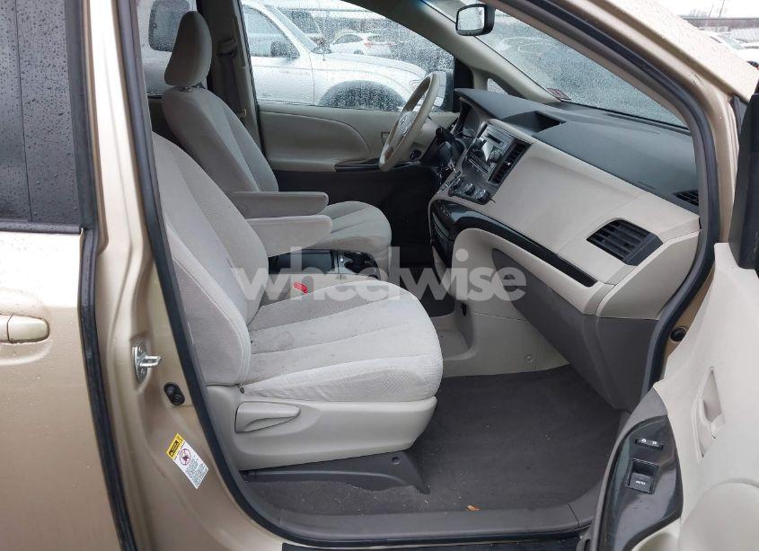 Photo 5 of 2011 Toyota Sienna LE V6 (VIN 5TDKK3DCXBS096325)