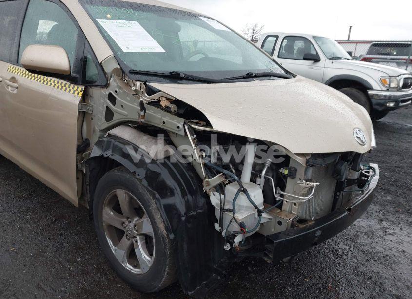 Photo 6 of 2011 Toyota Sienna LE V6 (VIN 5TDKK3DCXBS096325)