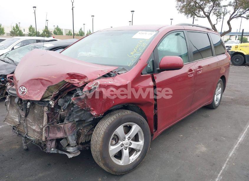 Photo 2 of 2011 Toyota Sienna LE V6 (VIN 5TDKK3DCXBS113236)