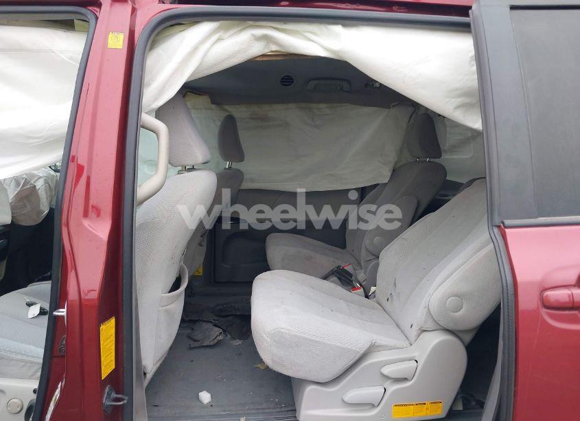 Photo 8 of 2011 Toyota Sienna LE V6 (VIN 5TDKK3DCXBS113236)