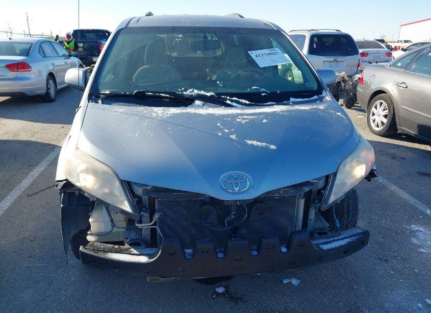 Photo 13 of 2011 Toyota Sienna LE V6 (VIN 5TDKK3DCXBS121725)