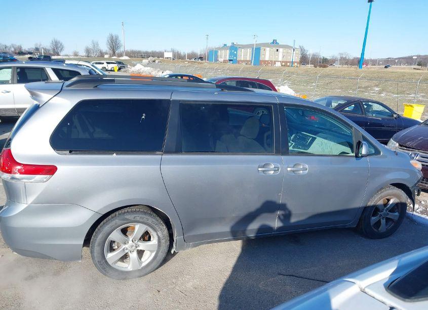 Photo 14 of 2011 Toyota Sienna LE V6 (VIN 5TDKK3DCXBS121725)