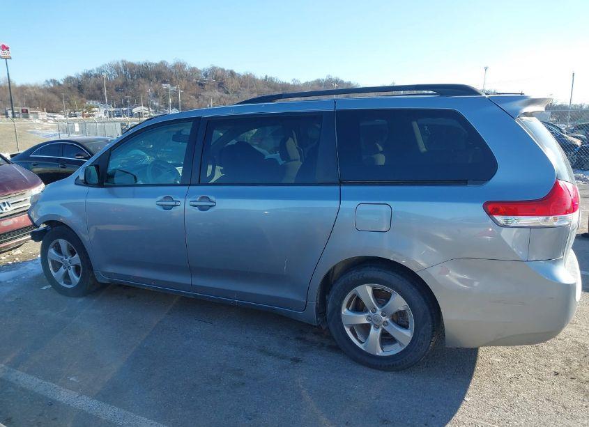 Photo 15 of 2011 Toyota Sienna LE V6 (VIN 5TDKK3DCXBS121725)