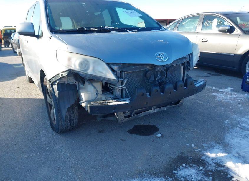 Photo 18 of 2011 Toyota Sienna LE V6 (VIN 5TDKK3DCXBS121725)