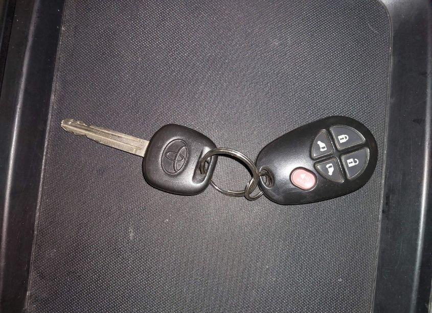 Photo 11 of 2011 Toyota Sienna LE V6 (VIN 5TDKK3DCXBS137407)