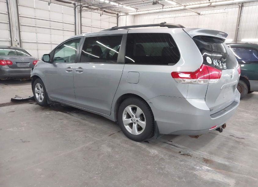 Photo 3 of 2011 Toyota Sienna LE V6 (VIN 5TDKK3DCXBS137407)