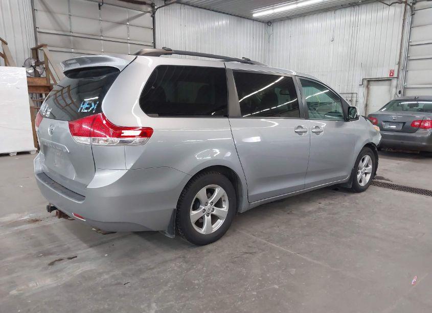 Photo 4 of 2011 Toyota Sienna LE V6 (VIN 5TDKK3DCXBS137407)