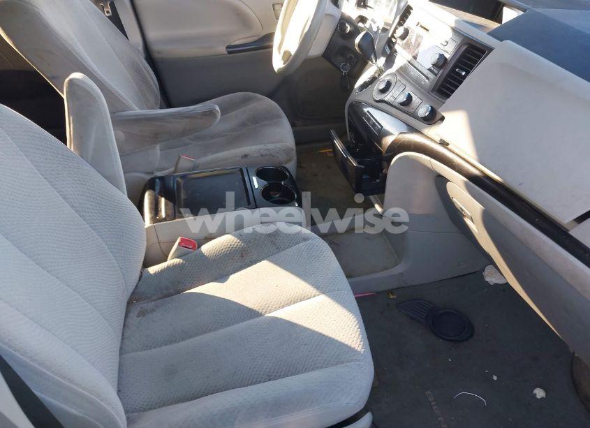 Photo 5 of 2011 Toyota Sienna LE V6 (VIN 5TDKK3DCXBS150481)